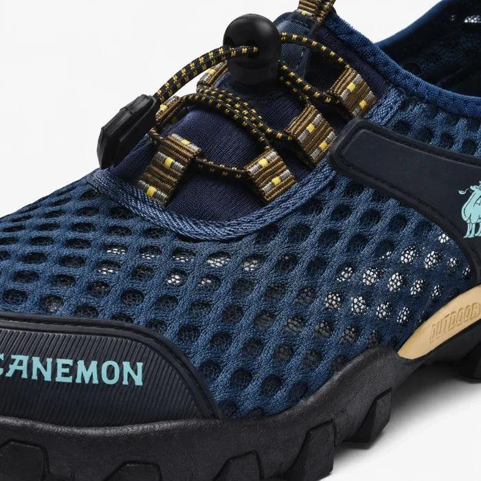 Wassersportschuh für Herren im Detail mit strukturierter Laufsohle