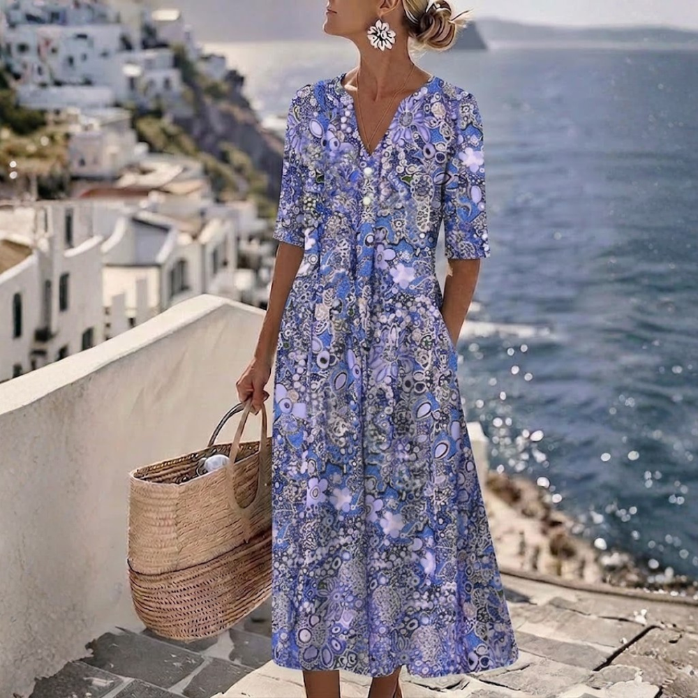 Damen Sommer-Midikleid in Blau und Lila am Meer