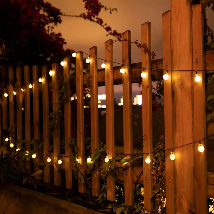 Kabellose Solar LED Kristall Lichterkette für einfache Gartenbeleuchtung. Schafft stimmungsvolles Ambiente im Außenbereich.