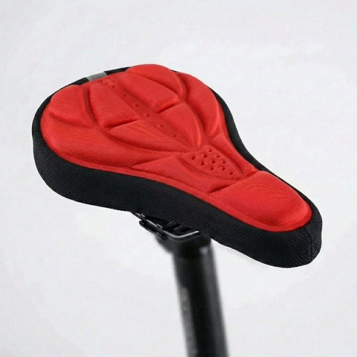 Nahaufnahme der roten 3D-Fahrradsattelauflage zur Verdeutlichung der ergonomischen Polsterstruktur