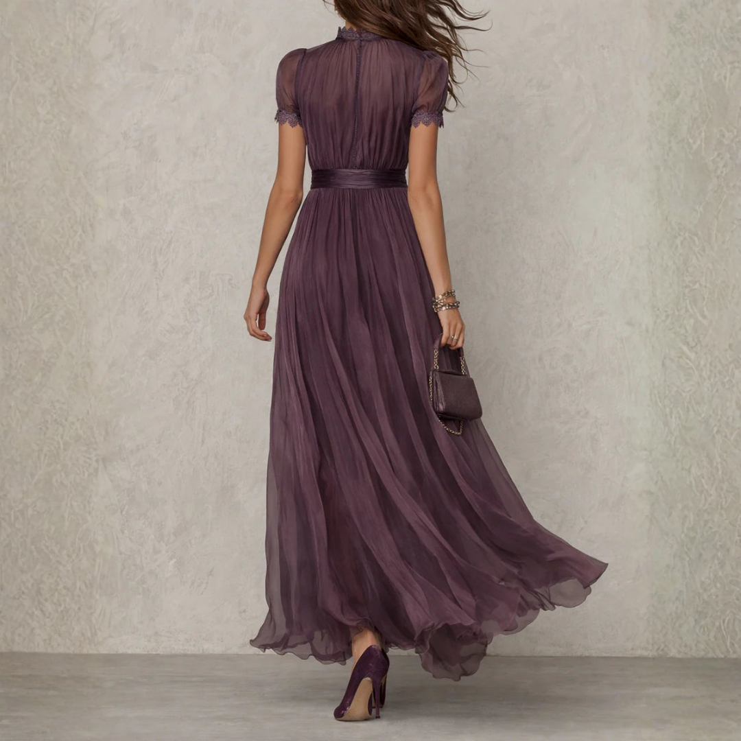 Damen Maxikleid in Lila von hinten präsentiert