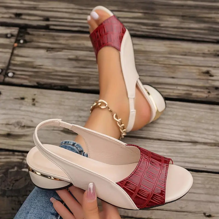 Komfortable schwarze Damen Sandalen mit stabilem Blockabsatz, ideal für lange Tage. Stilvolle Damenschuhe.