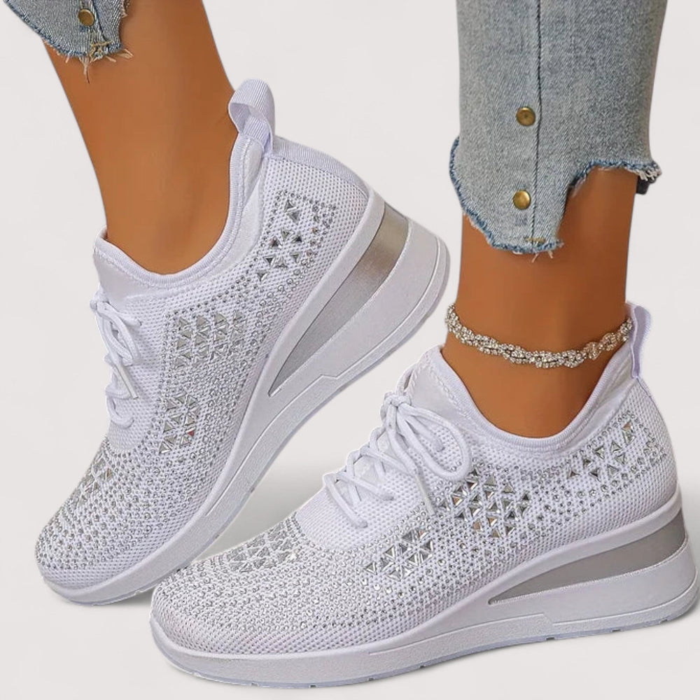 Stilvolle weiße Glitzer-Sneaker für Damen, perfekt für Freizeit und Alltag.