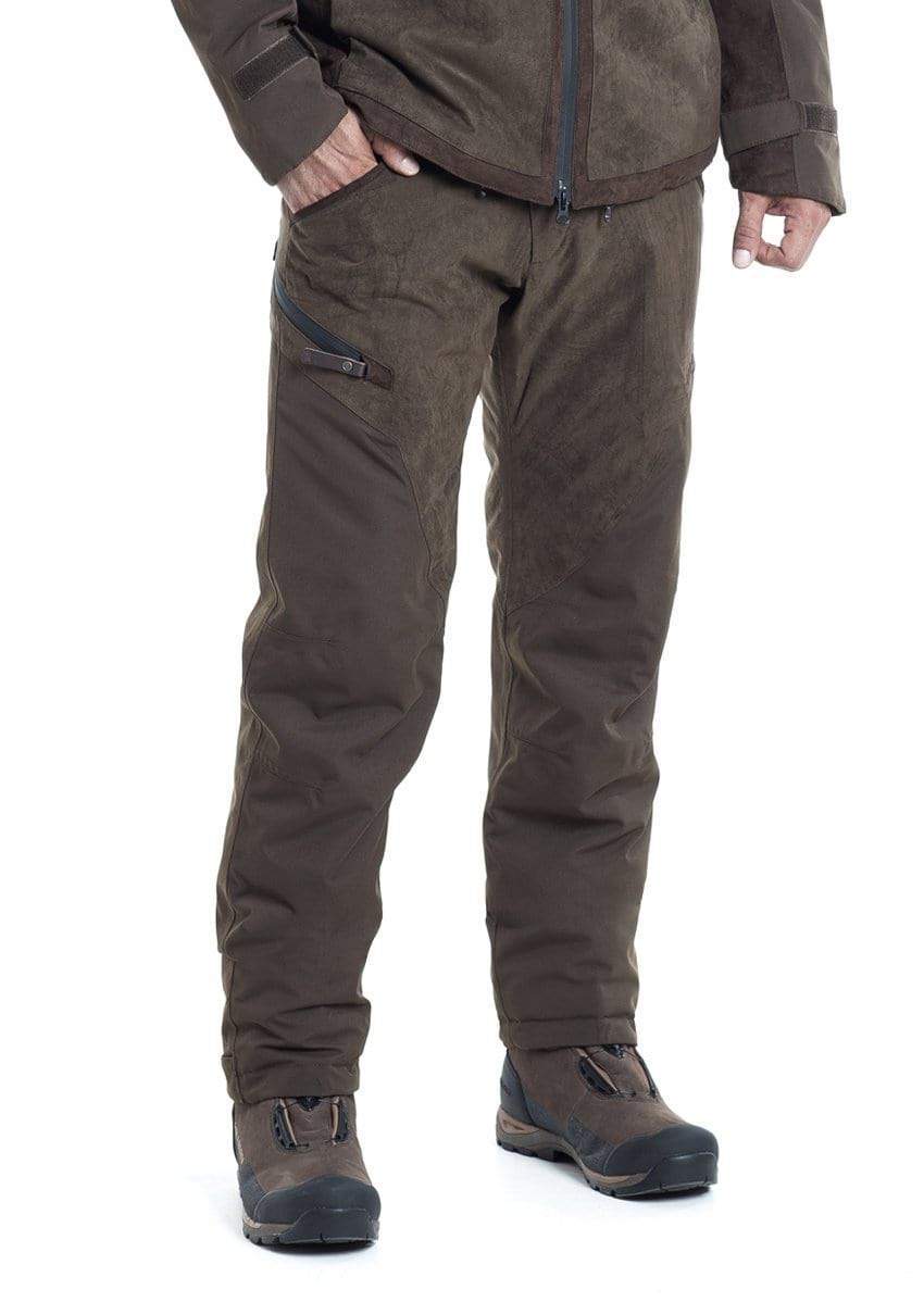 Herren Jagdhose wasserdicht atmungsaktiv in Grau getragen