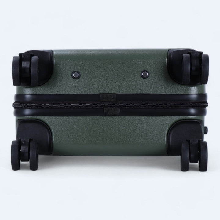 Schwarzer Hartschalen-Koffer mit kratzfester Oberfläche, Teil des robusten Sets.