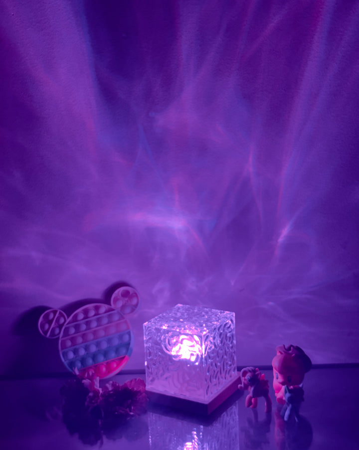 Moderne LED-Tischleuchte mit Nordlicht-Effekt