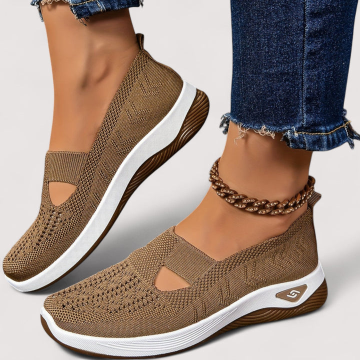 Ein Paar Damen Komfort Sneaker. Rutschfeste, atmungsaktive Freizeitschuhe mit Gelsohle für Alltag & Sport.