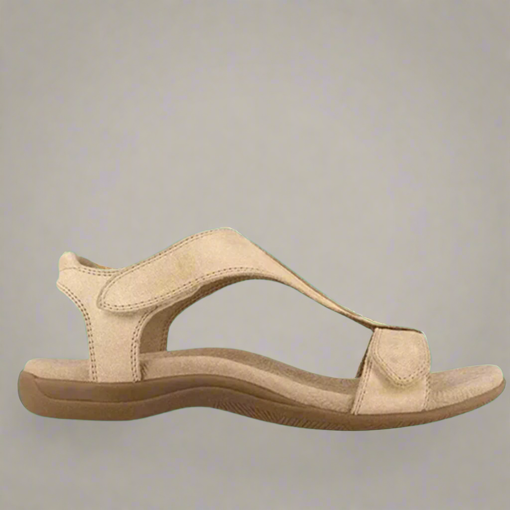 Detailansicht orthopädischer Damensandalen: Riemen, Sohle & Polsterung. Ergonomische Sommerschuhe.