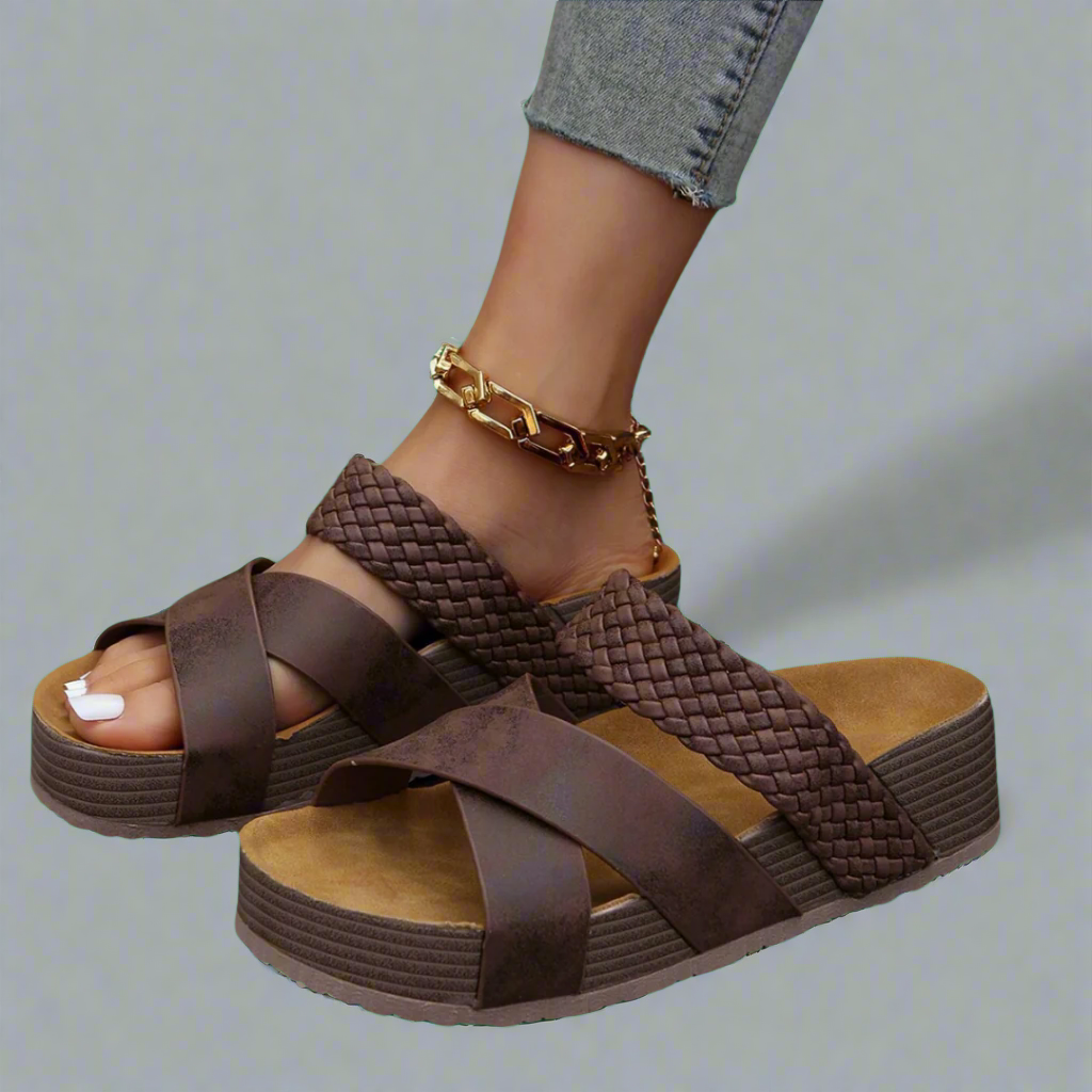 Braune orthopädische Sommersandalen für Damen mit gekreuzten Riemen