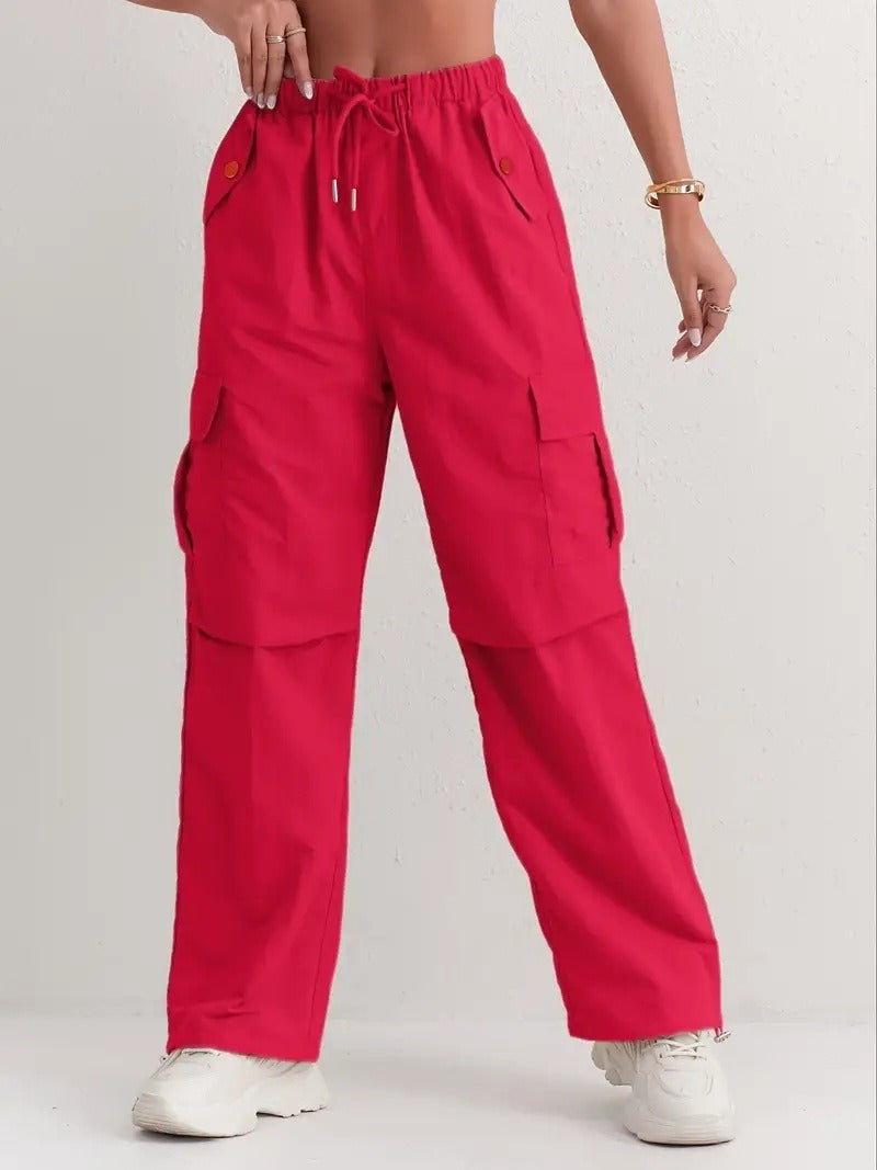 Damen Cargohose im Detail mit verstellbarem Kordelzug am Bund