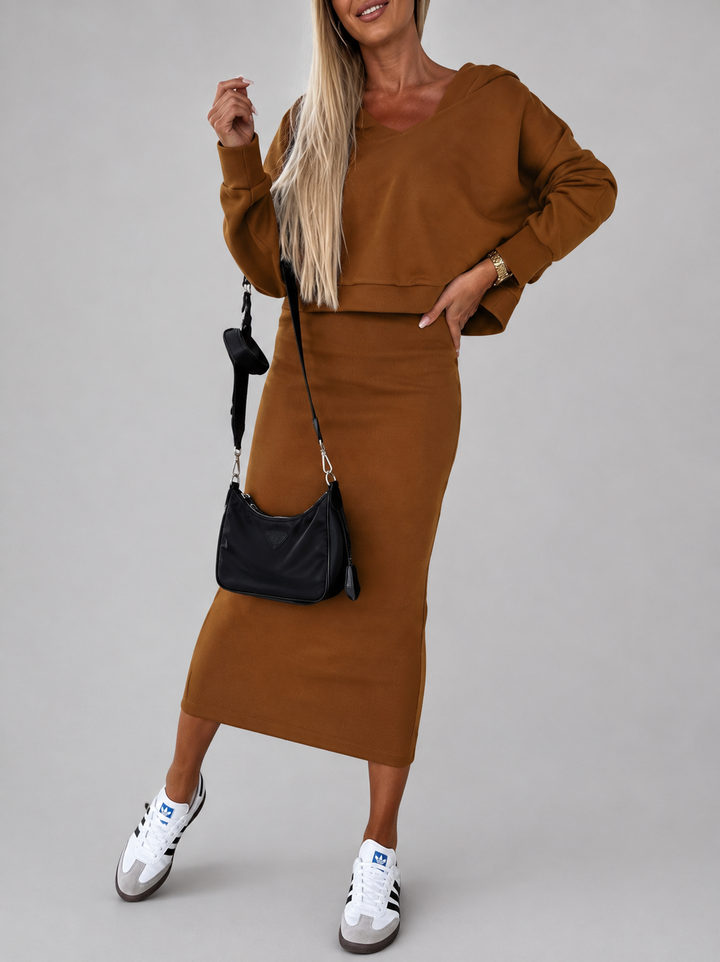 Bequemes Damen Freizeit-Set: Stilvolles Sweatshirt und passendes Kleid für den Herbst.