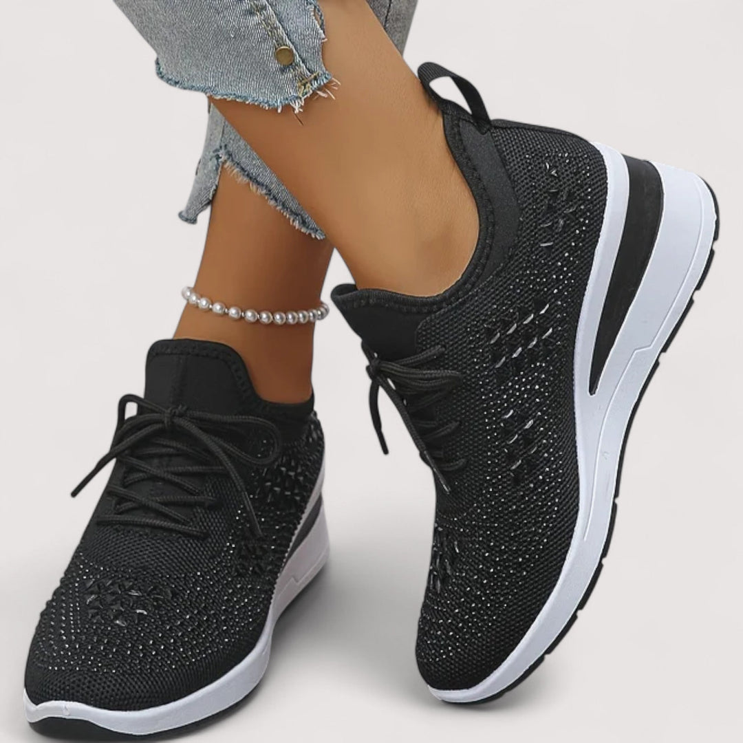 Modische Damen Freizeitschuhe in Weiß mit glitzernden Akzenten für einen eleganten Look.