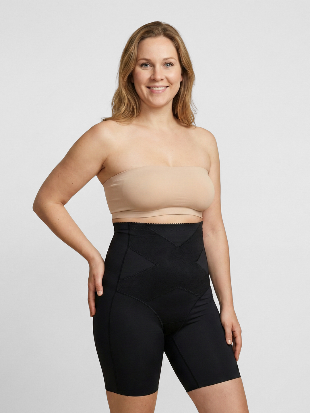 Beige High-Waist Shape Shorts für Mütter nach Schwangerschaft, bietet Bauchkontrolle und hohen Tragekomfort.
