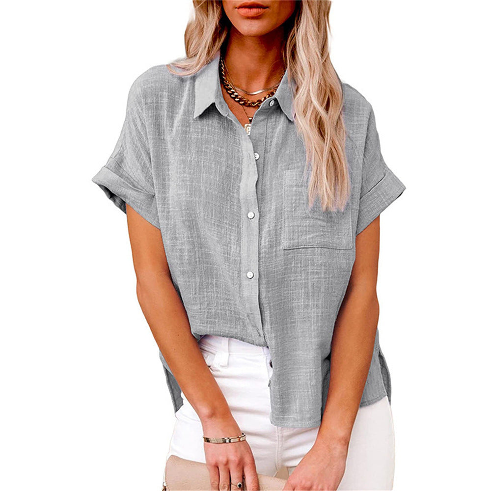 Leichte Sommerbluse für Damen mit Knopfleiste. Kurze Ärmel und lockere Passform für optimalen Komfort.