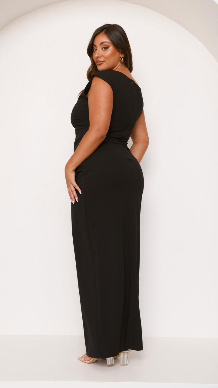 Asymmetrisches schwarzes Partykleid, figurbetont, ein Muss für jede Feier.