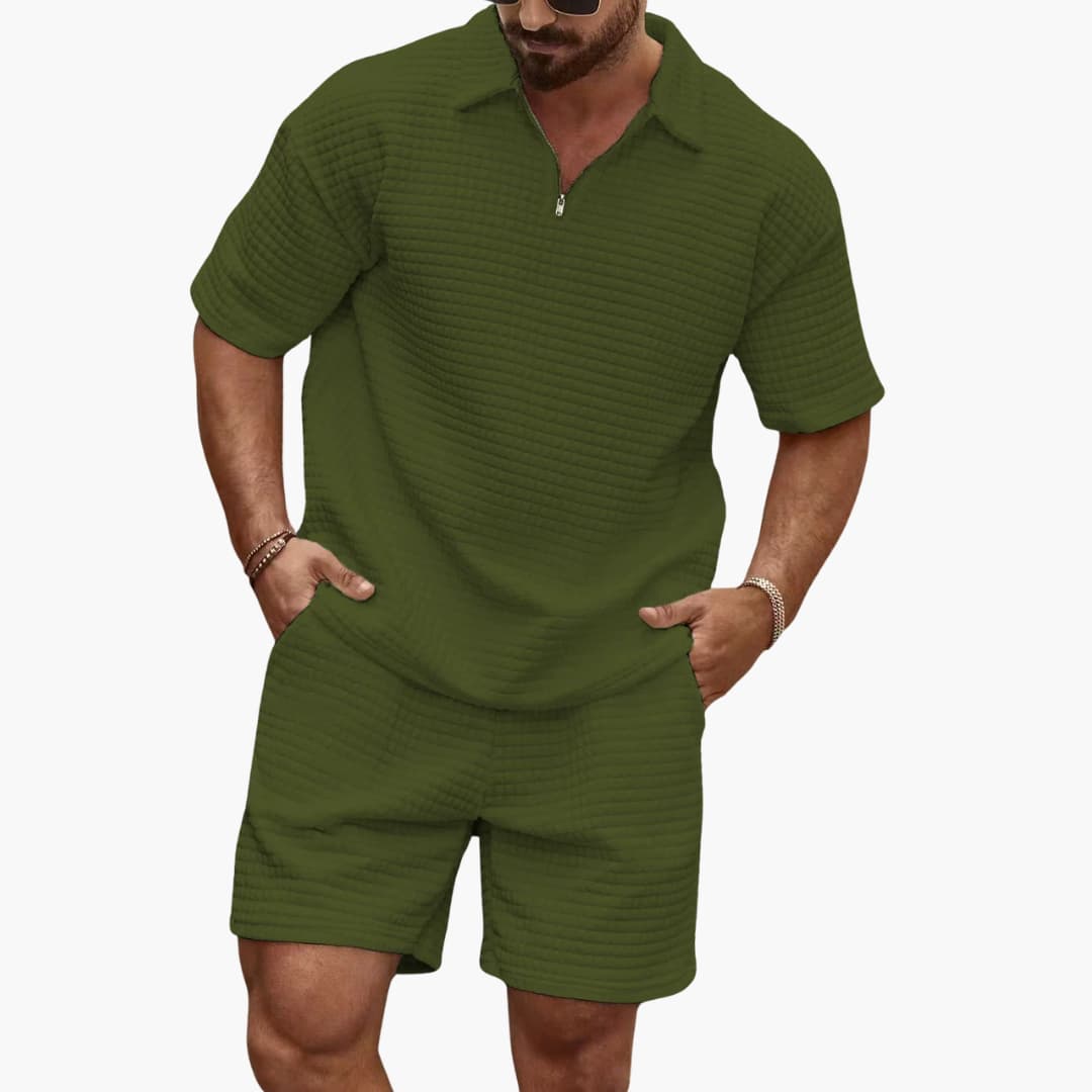 Moderne Herrenmode Kombination aus T-Shirt und Shorts in sommerlichem Design