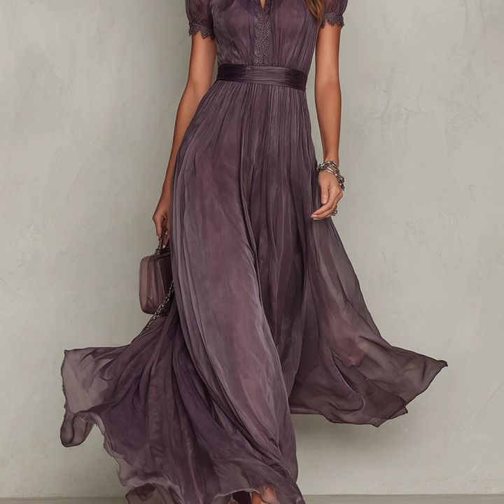 Lila Damen Maxikleid mit feinen Spitzendetails für elegante Anlässe