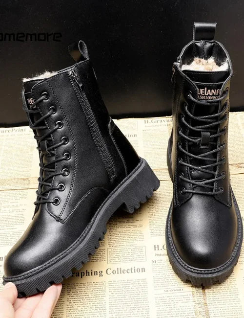 Schwarze Damen Winterstiefel mit Schnürung und warmer Innenfütterung im Detail