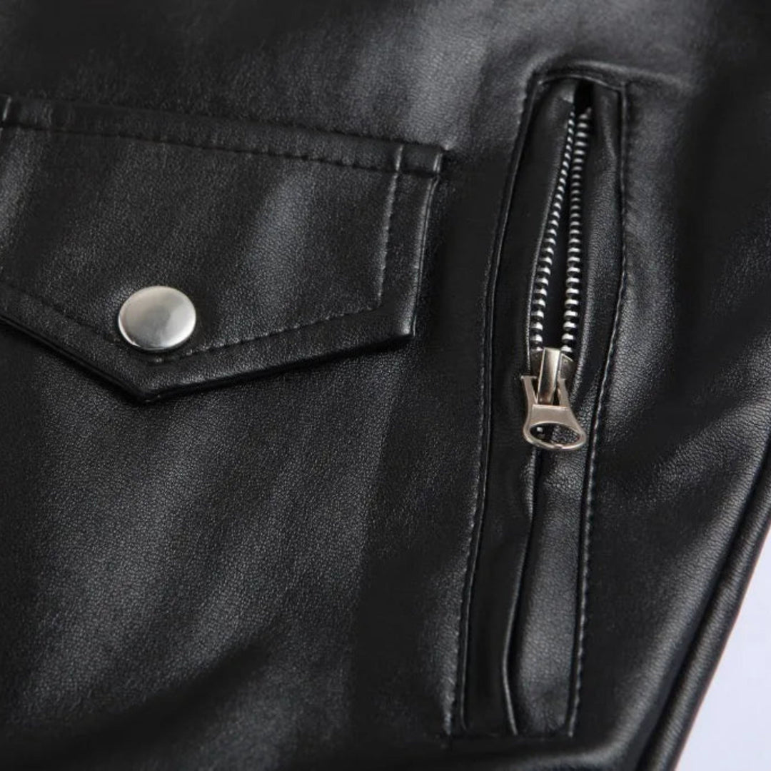 Schwarze Bomberjacke für Herren mit modischem Gürtel, ideal für den Alltag