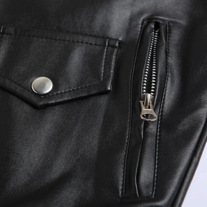 Schwarze Bomberjacke für Herren mit modischem Gürtel, ideal für den Alltag