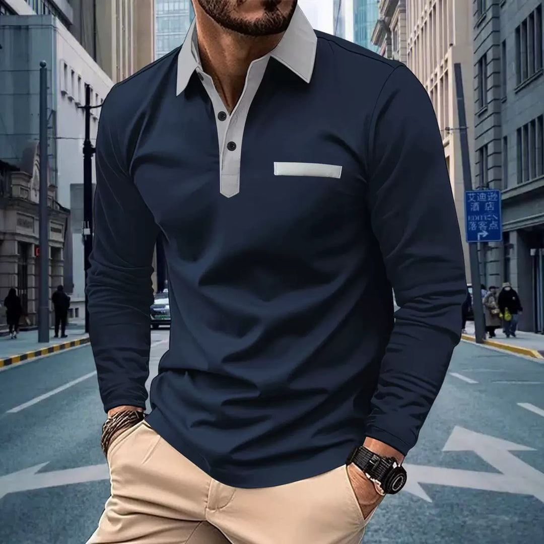 Nahaufnahme: Stilvoller Kontrastkragen am Herren Langarm Polo, betont den eleganten Look.