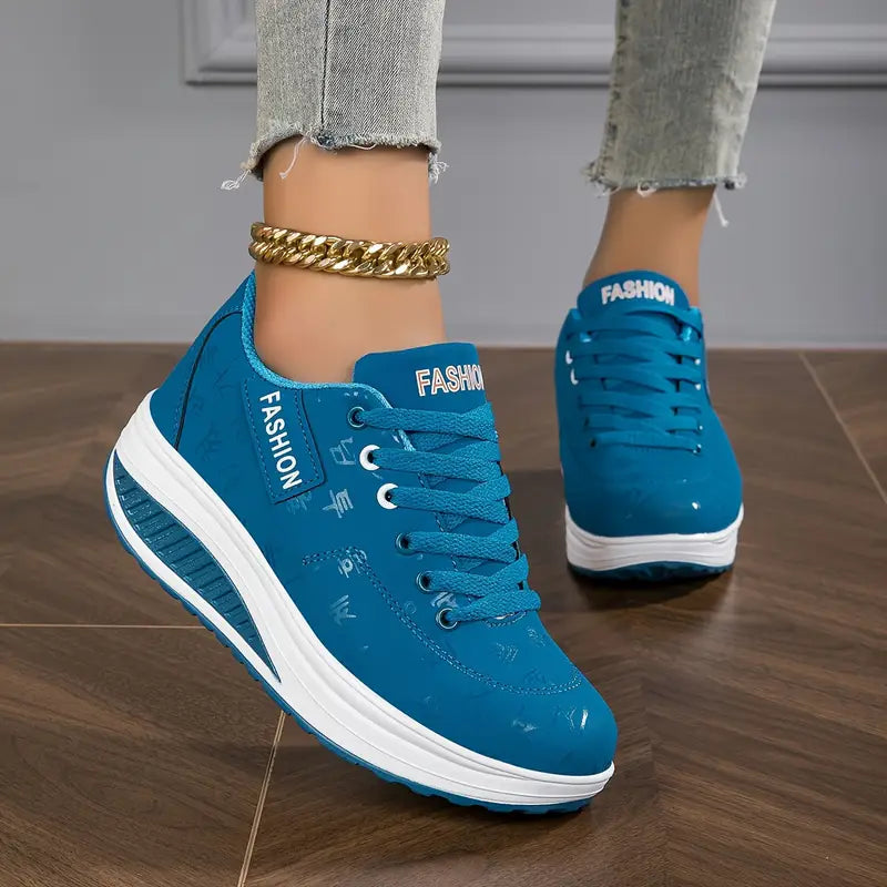 Leichte Damen Sportschuhe mit atmungsaktivem Mesh-Obermaterial und unterstützender Fußgewölbestütze.