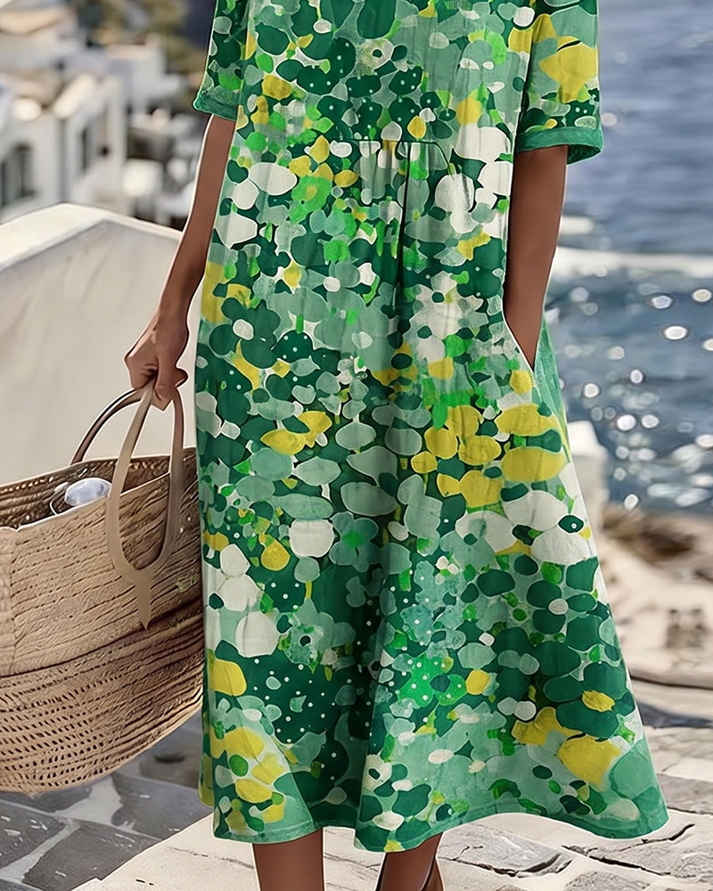 Leichtes Damenkleid mit sommerlichem Blumenmuster und lockerem Fit