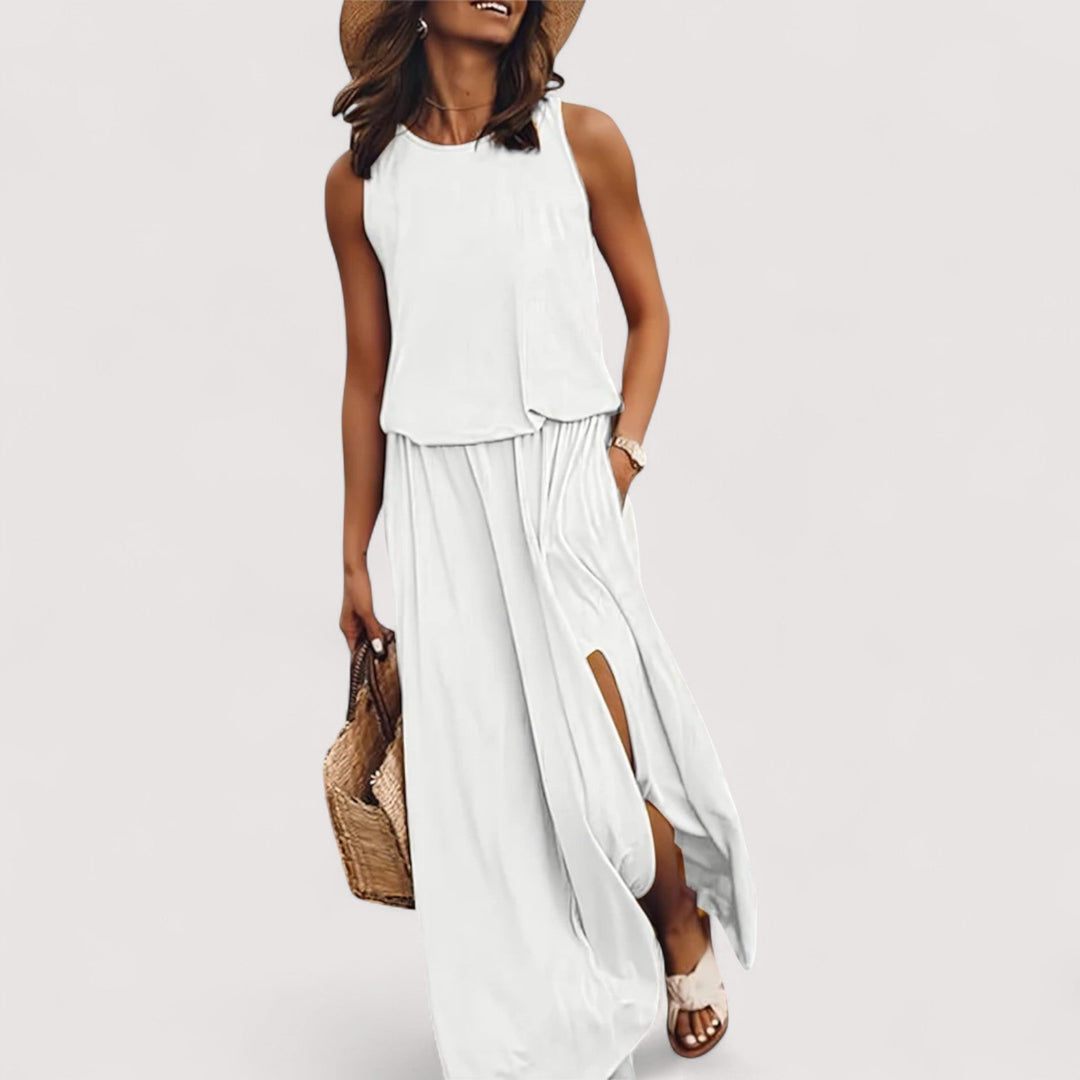 Sommerliches Damenkleid in leichtem Stoff, sehr bequem und mit stilvollem Schlitz für feminine Eleganz.