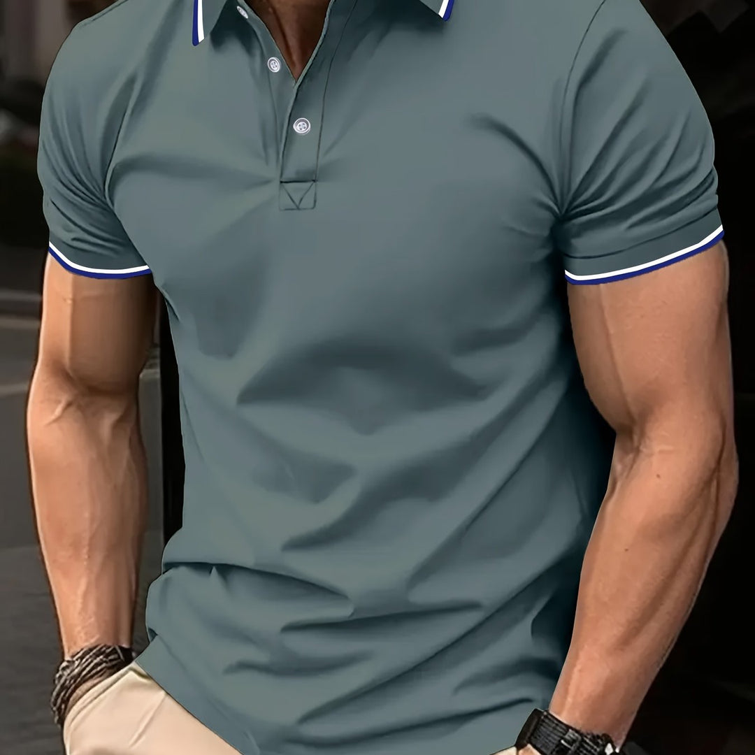 Klassisches Herren Poloshirt aus Piqué-Stoff, atmungsaktiv und bequem.
