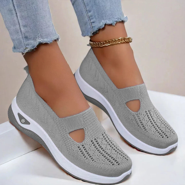 Elegante Damen Slip-On Sneaker: Bequem, leicht & rutschfest, vielseitig kombinierbar.