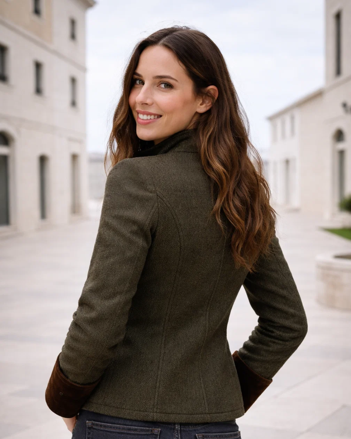 Taillierte Damen Tweedjacke in Grün mit elegantem Schnitt für die Herbstmode