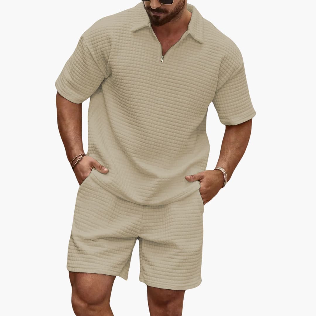 Nahaufnahme des leichten Stoffes vom Herren T-Shirt und Shorts Set