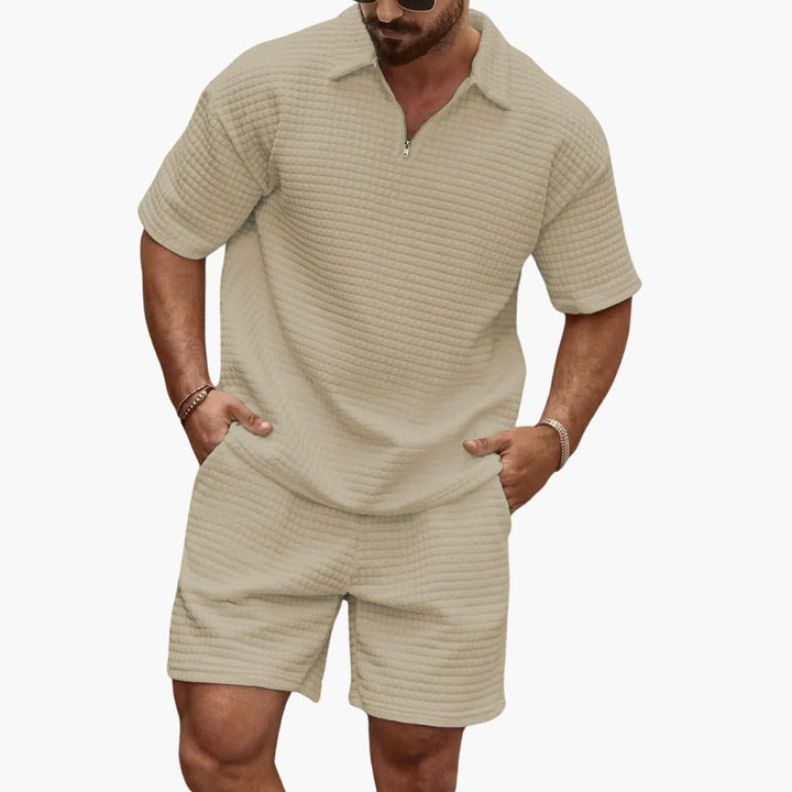 Nahaufnahme des leichten Stoffes vom Herren T-Shirt und Shorts Set