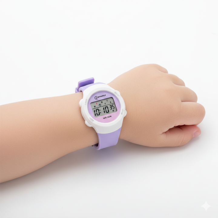 Detailaufnahme der digitalen Kinderuhr mit beleuchtetem Display