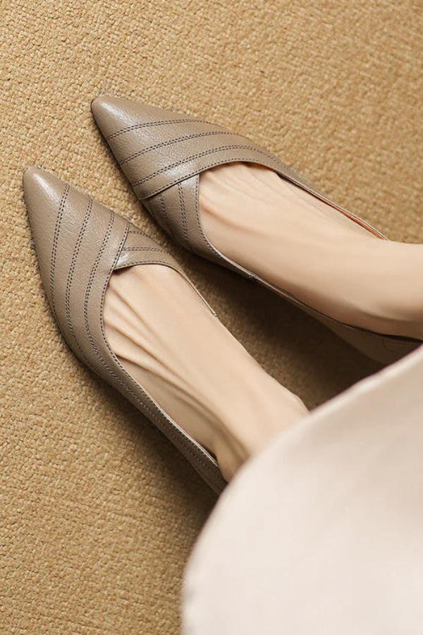 Elegante schwarze Damen Pumps mit spitzem Absatz und komfortabler Passform
