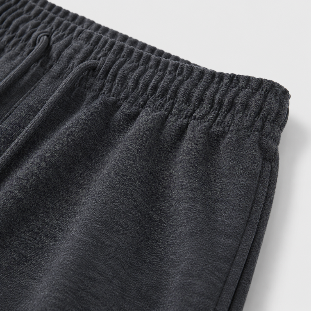 Kurze Herrenhose mit elastischem Bund und praktischen Taschen im Detail