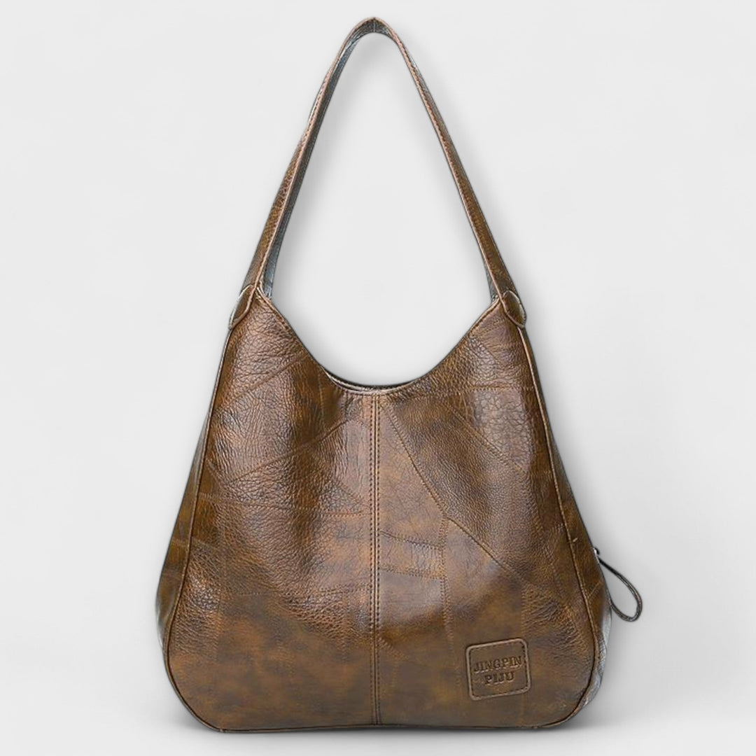 Schultertasche im Retro Design am Model getragen