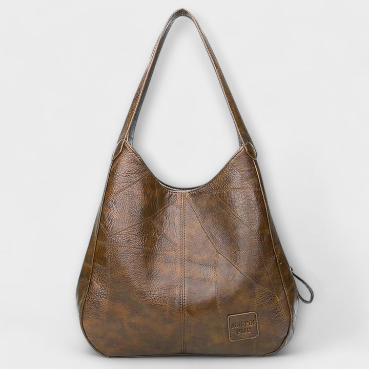 Schultertasche im Retro Design am Model getragen