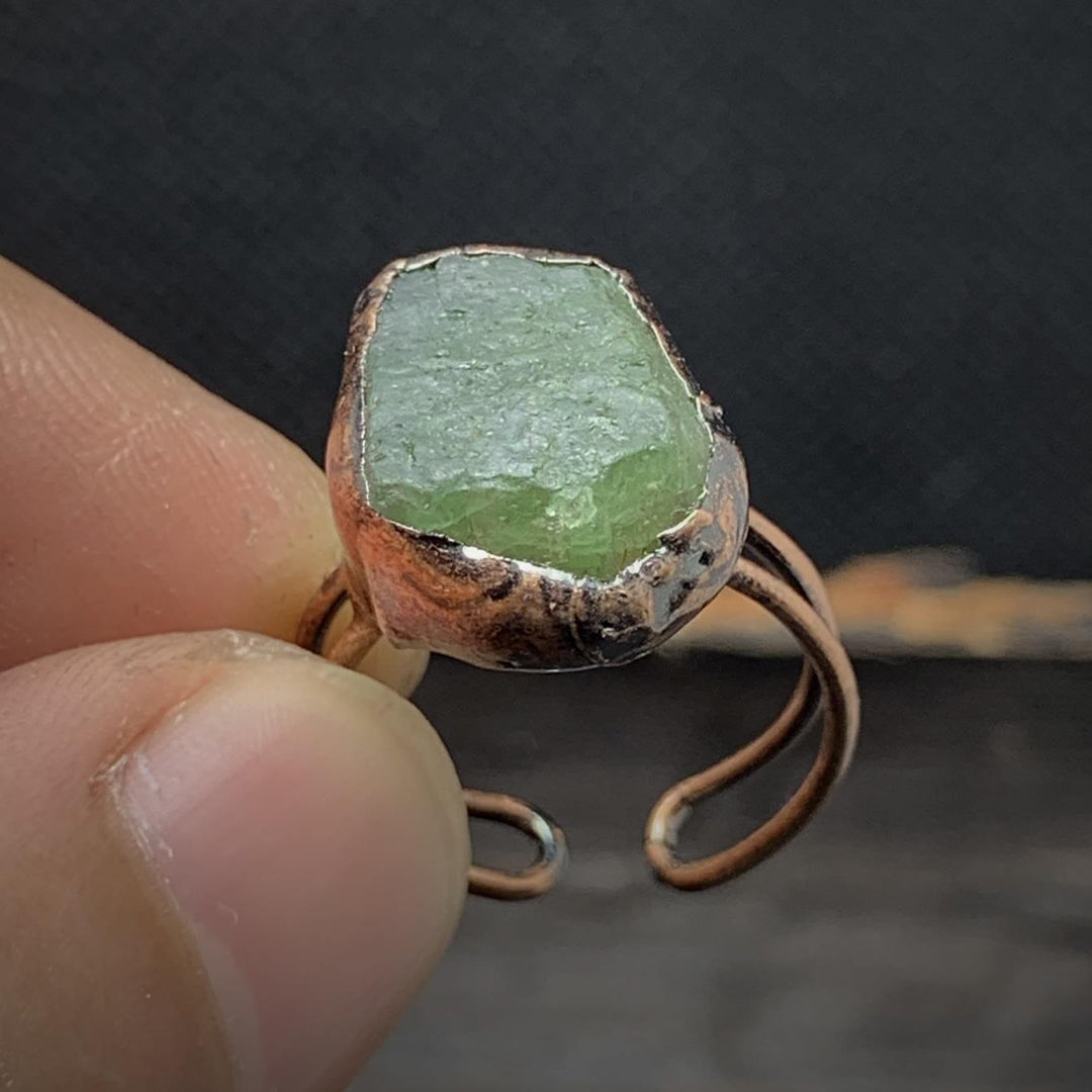 Rohstein-Geburtsring: Unikat-Schmuck