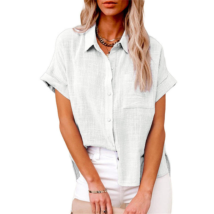 Damen Sommerbluse mit Knopfleiste und Kurzarm. Perfekt als leichtes Oberteil für entspannte Tage und Damenmode.