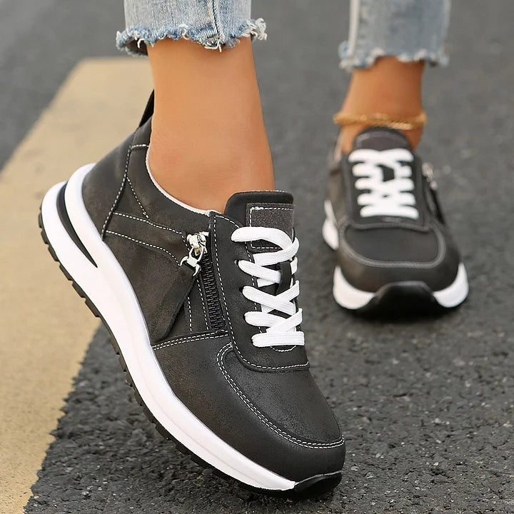 Schwarze Sneaker für Damen mit stylischen goldenen Details