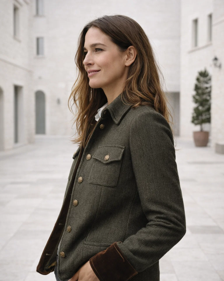 Klassische grüne Damenjacke aus Tweed im taillierten Design als elegante Damenmode