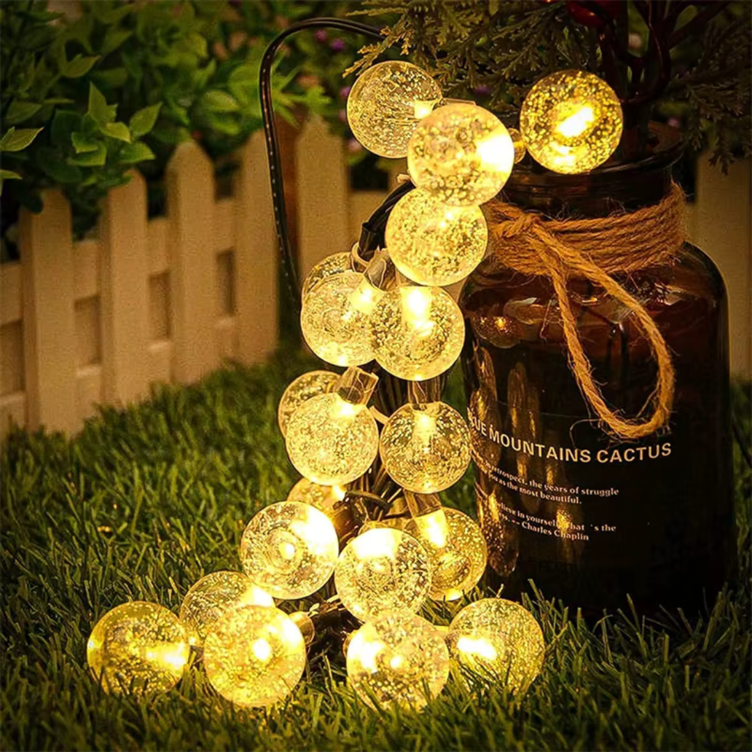 Robuste, wetterfeste Solar Kristall Lichterkette für ganzjährige Garten- & Outdoor-Dekoration. Umweltfreundliche LED.