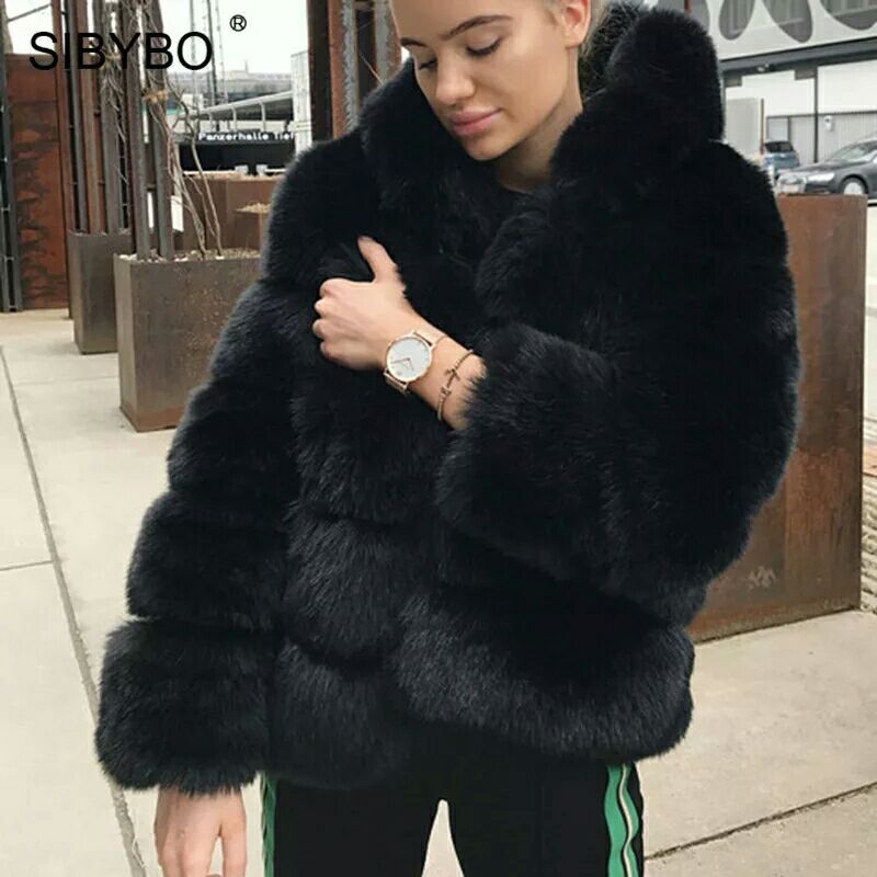 Damen Kunstpelzjacke in Schwarz mit elegantem Kapuzenkragen