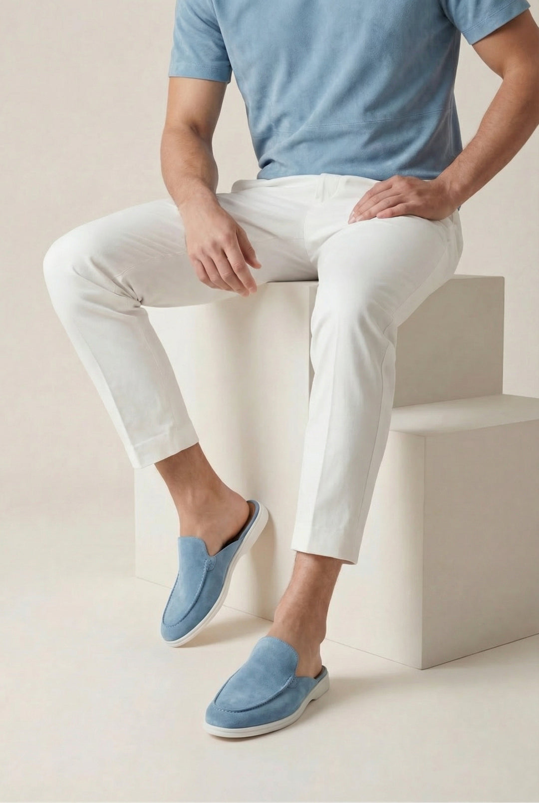 Stilvolle Pantoletten und Freizeitschuhe für Herren hellblau