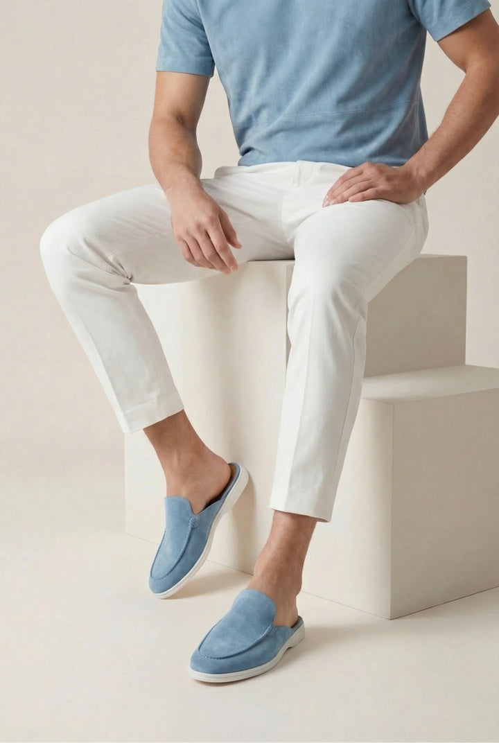 Stilvolle Pantoletten und Freizeitschuhe für Herren hellblau