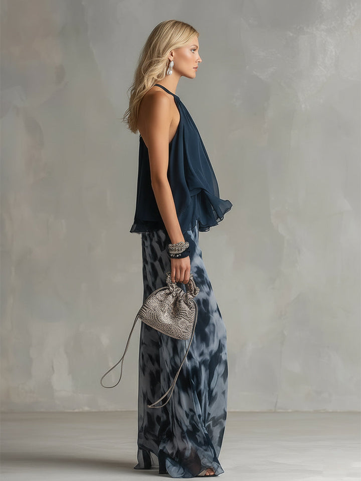 Seitenansicht des eleganten zweiteiligen Outfits Aubrey in Marineblau