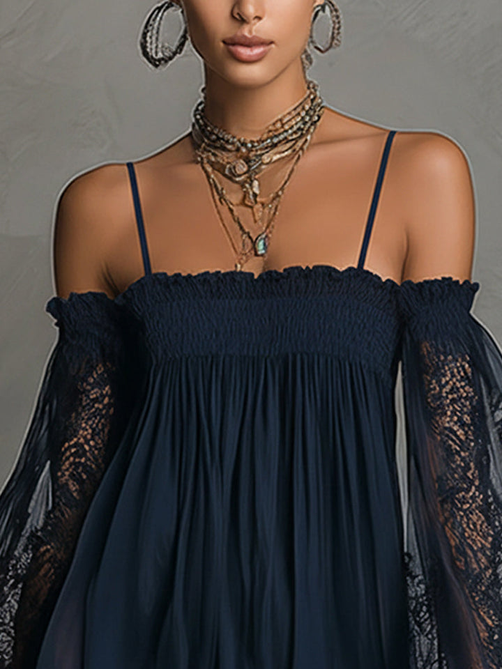 Sommerkleid in Marineblau aus leichtem Chiffonstoff im Nahbild