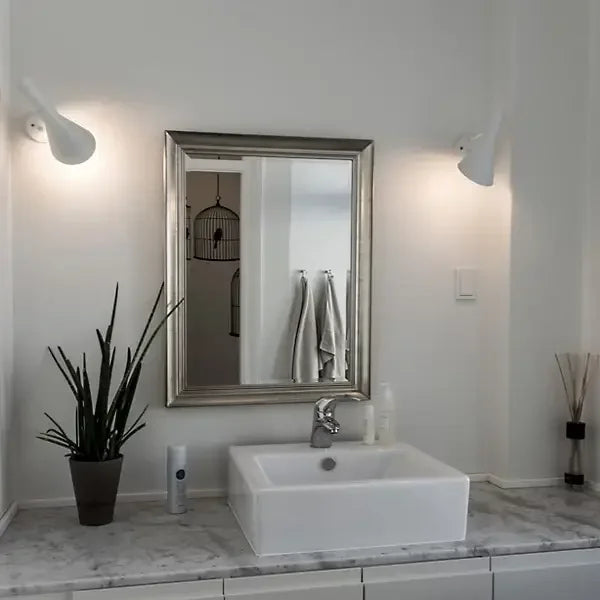 Moderne LED Tisch- und Wandleuchte Minimalistisches Design
