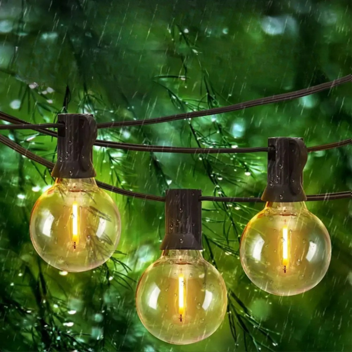 Stimmungsvolle SolaraGlow LED-Lichterkette, perfekt als Deko für Terrasse & Garten, USB-betrieben.